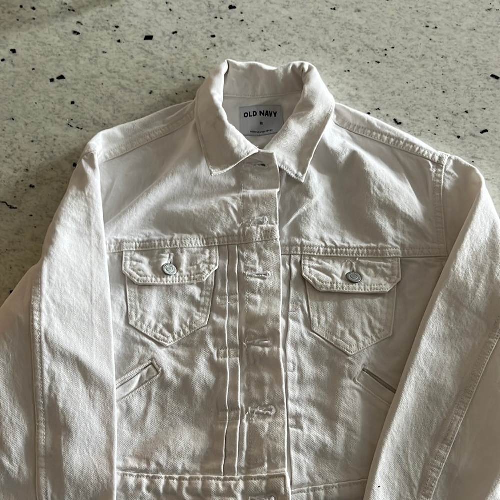 NWT Women’s XS Old Navy white jean jacket